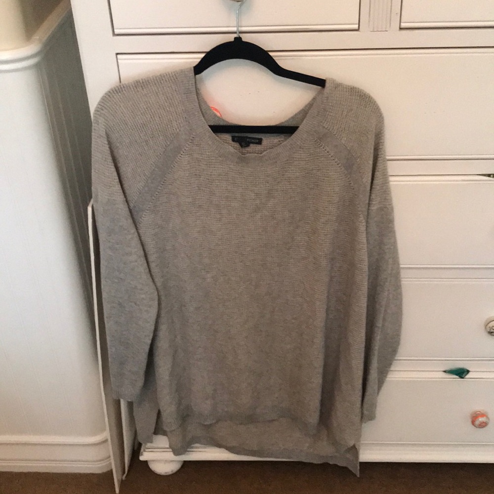 Monochromatic thin layering sweater